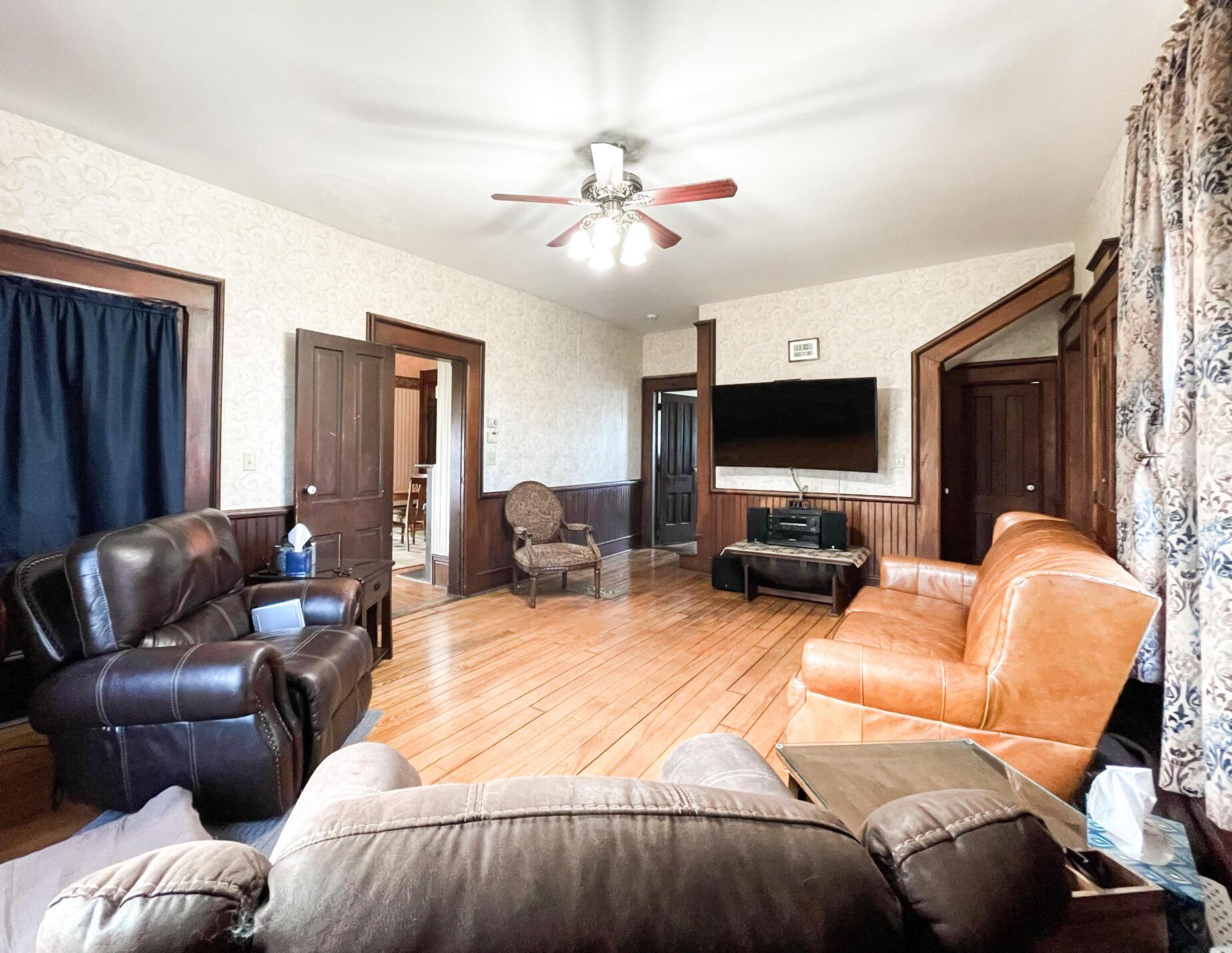 11905 Beckley Road Mount Vernon, OH 43050 - Photo 8 of 34 Living Room
