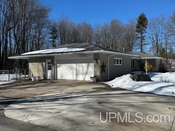 $405,000 | 6841 M 75th M Road, Escanaba, MI 49829