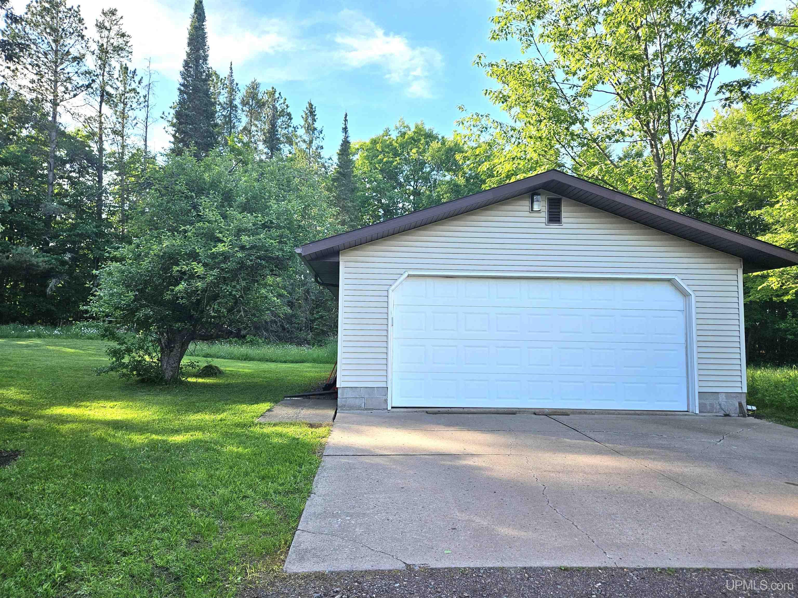 11856 N Dupont Road Hurley, WI 54534 - Photo 25 of 35