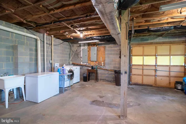 an aerial view of a house with yard swimming pool and outdoor seating