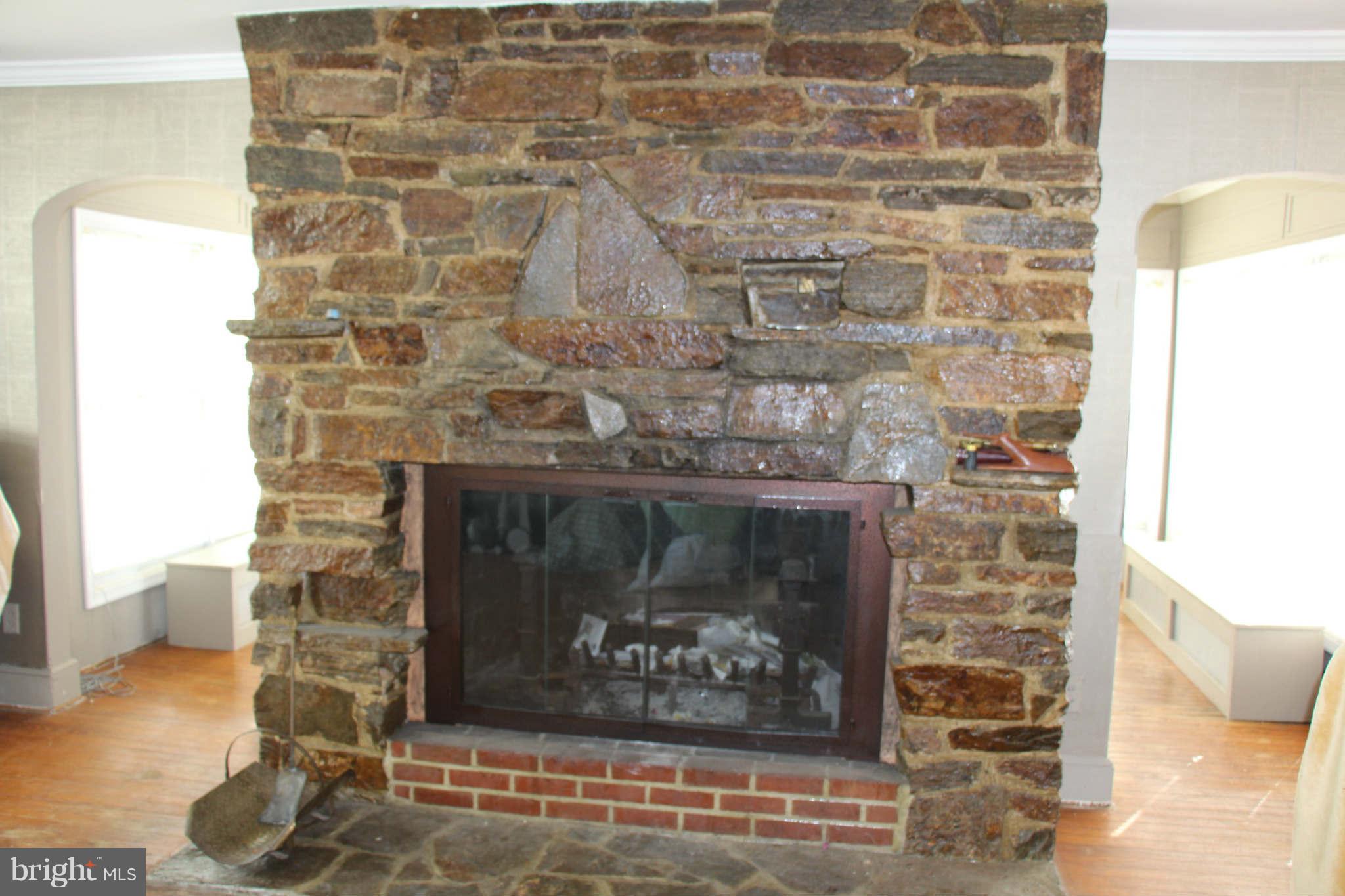 7630 Quaker Neck Road Bozman, MD 21612 - Photo 17 of 28 Living Room