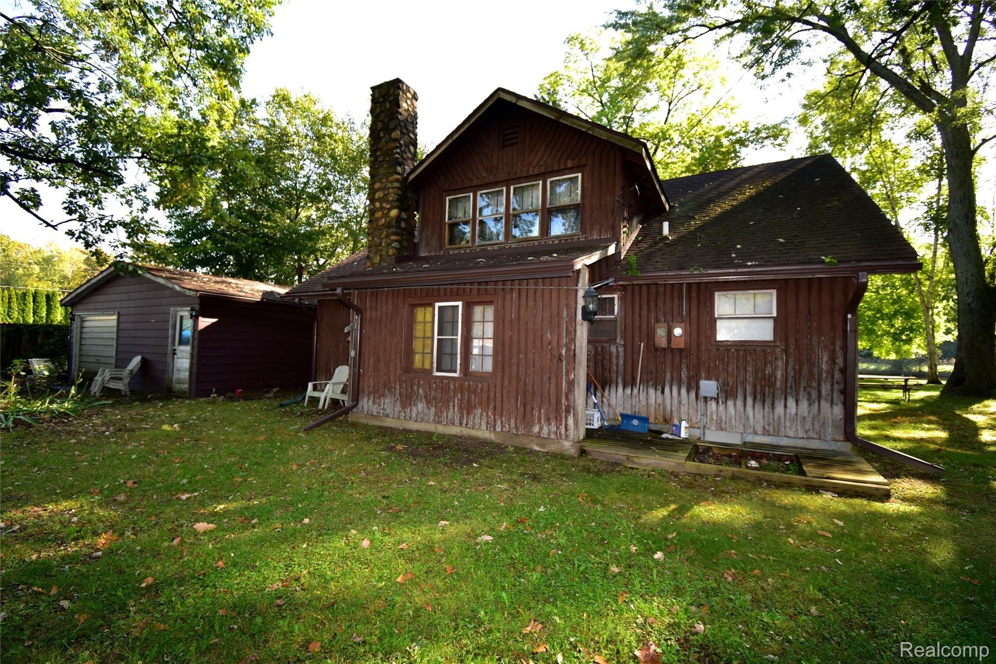 3 REAR AND GARAGE.JPG