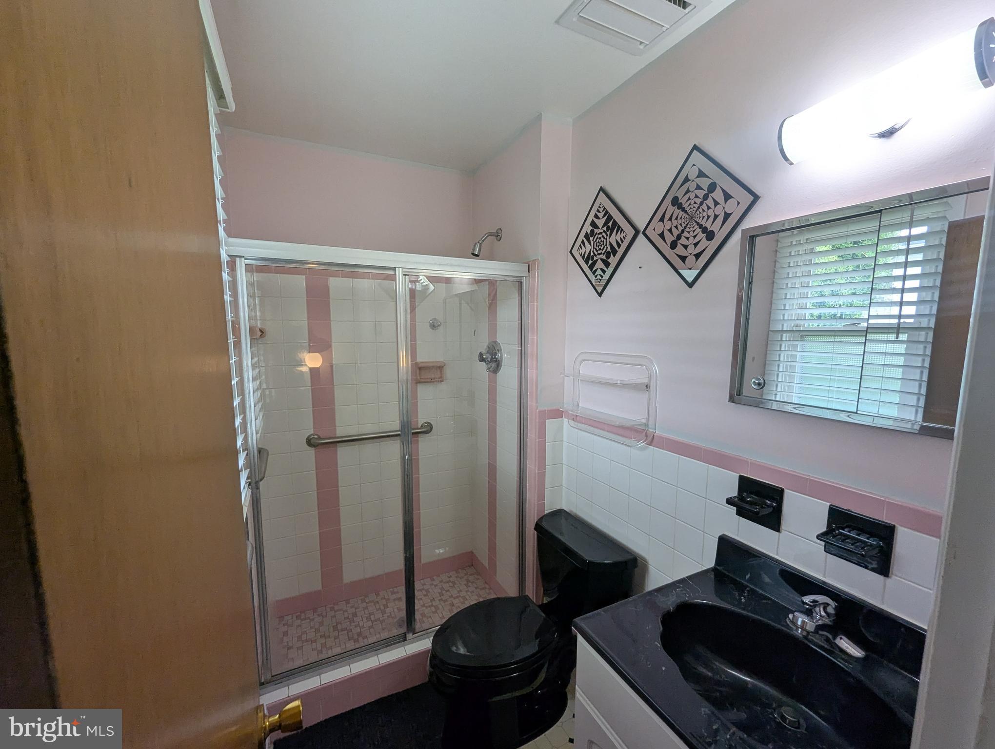 588 Kismet Road Philadelphia, PA 19115 - Photo 18 of 20 Primary Bed Rm, En Suite Bath w/ Walk-in Shower