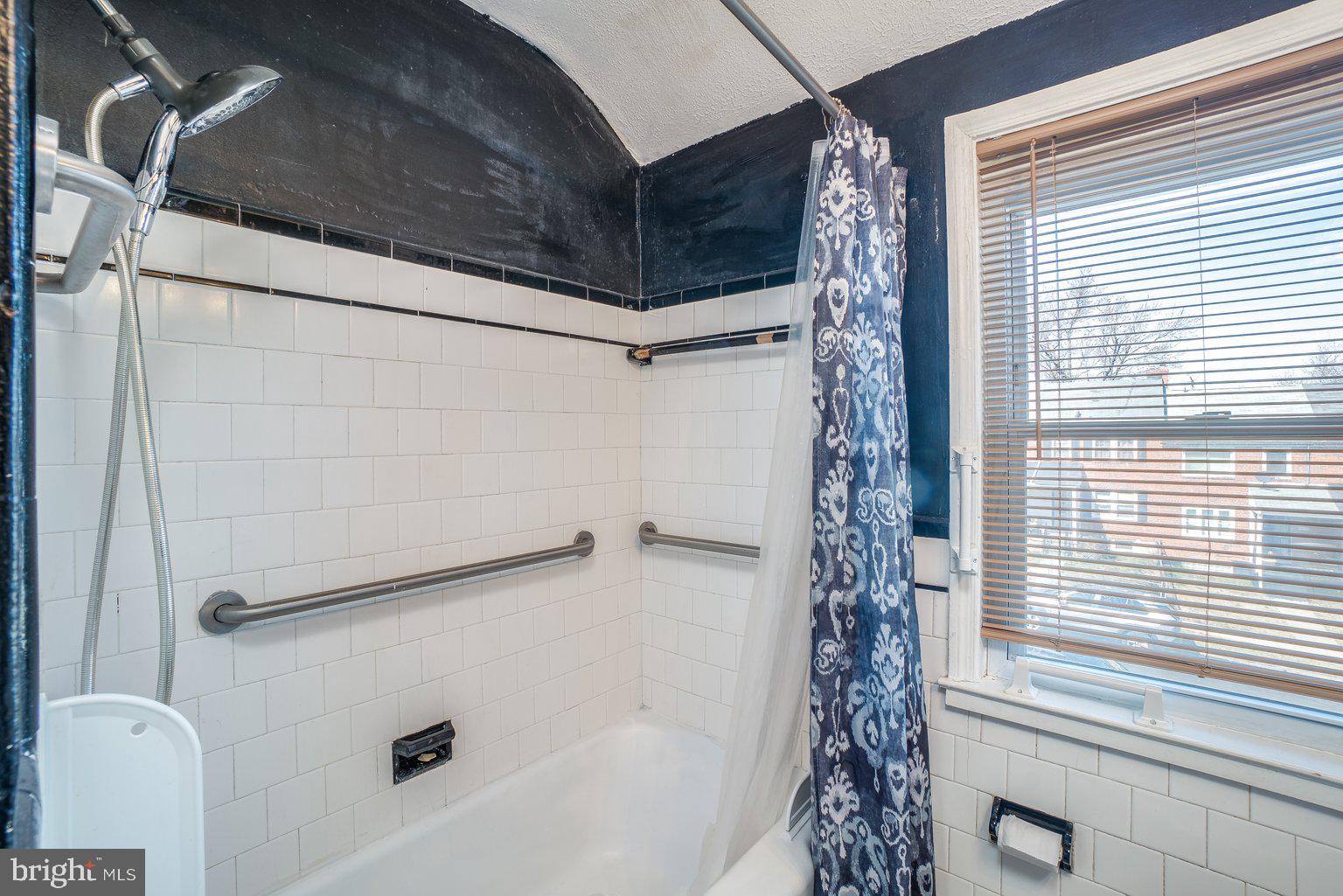 1005 Upnor Road Baltimore, MD 21212 - Photo 19 of 28 Upper Bathroom