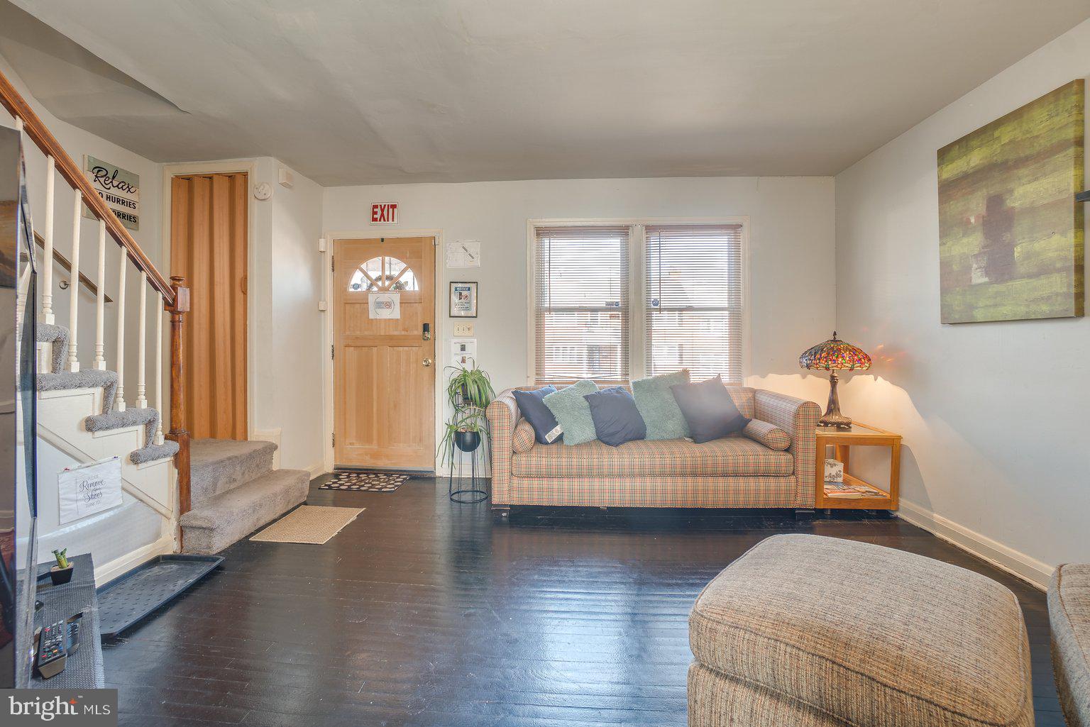 1005 Upnor Road Baltimore, MD 21212 - Photo 5 of 28 Living Room