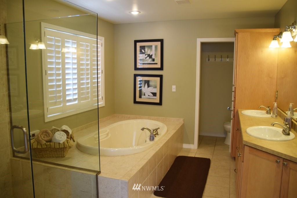 18372 Southwest View Road Mount Vernon, WA 98274 - Photo 16 of 24 Gallery Image 16