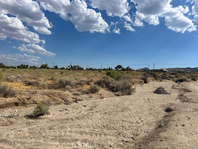 9757 Lebec Road Phelan, CA 92371 - Photo 4 of 10