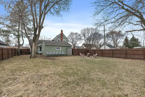 $350,000 | 1 Adams Street, East Dundee, IL 60118