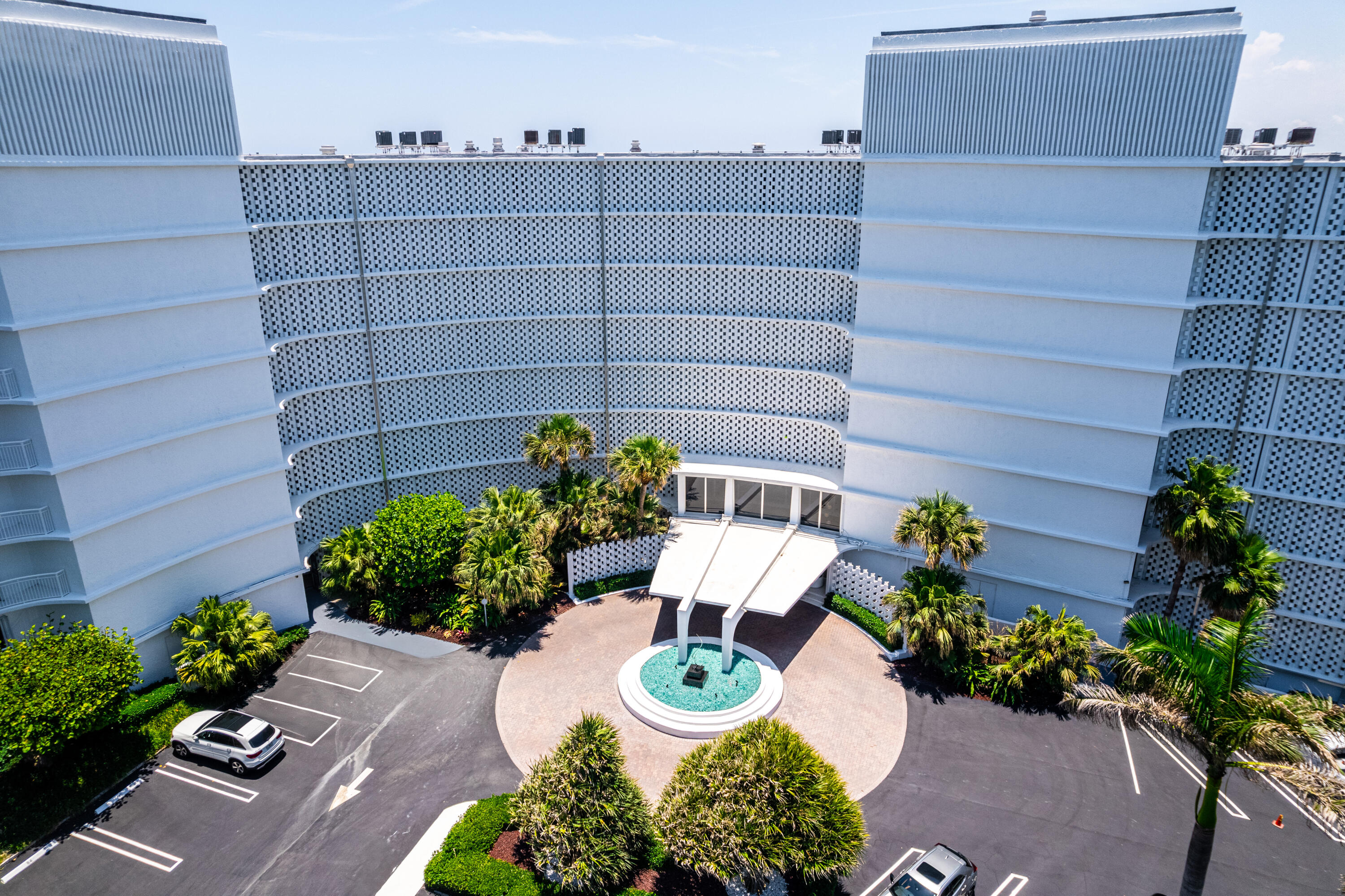 2780 South Ocean Boulevard, Unit 509 Palm Beach, FL 33480 - Photo 37 of 41 a view of a backyard with chair and flower plants