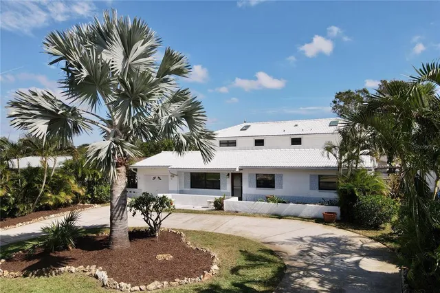 $670,000 | 2945 68th Street North, St. Petersburg, FL 33710