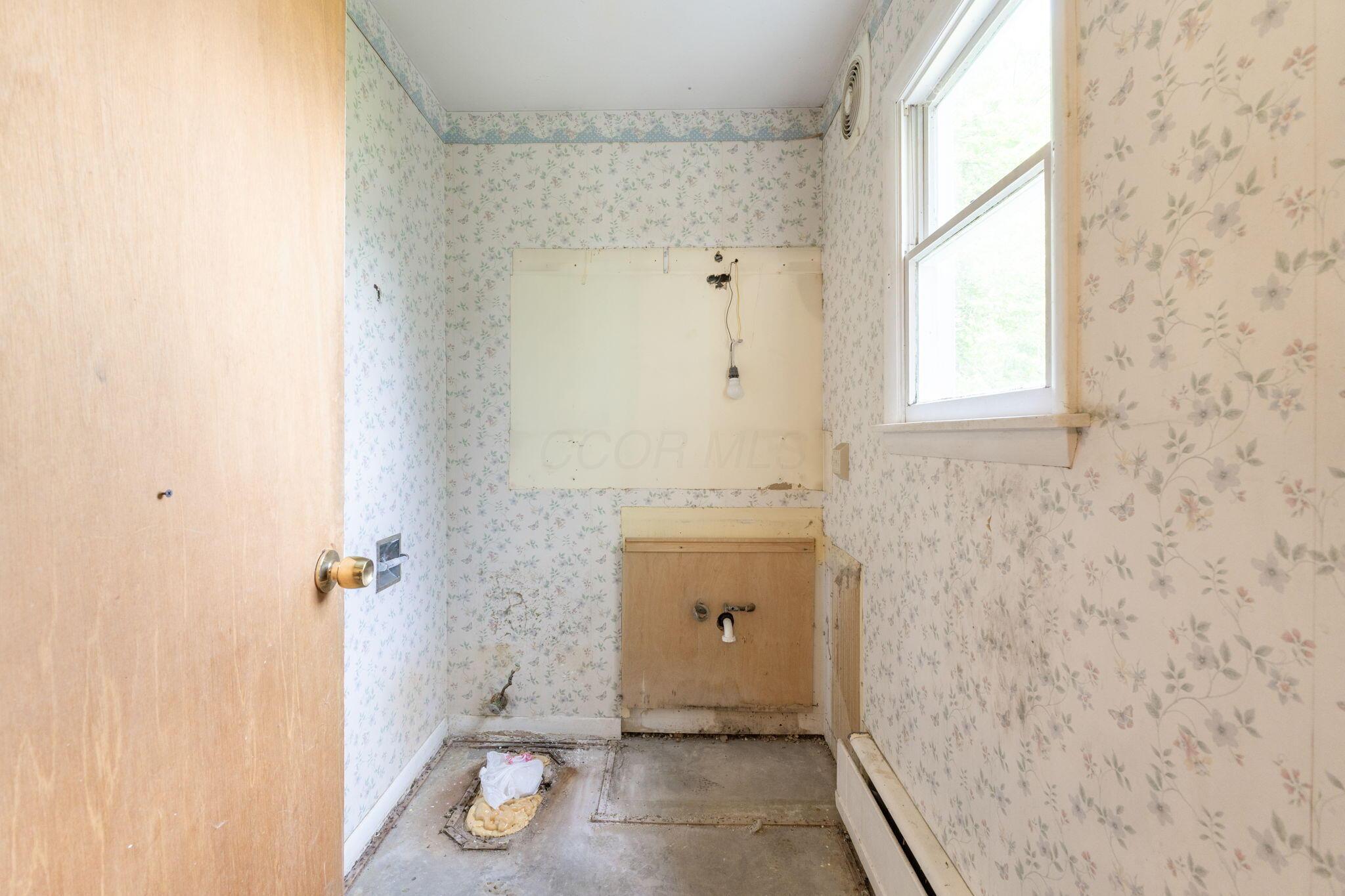 1282 Lawndale Road Marion, OH 43302 - Photo 34 of 51 1282 Lawndale Rd (Interior)-24