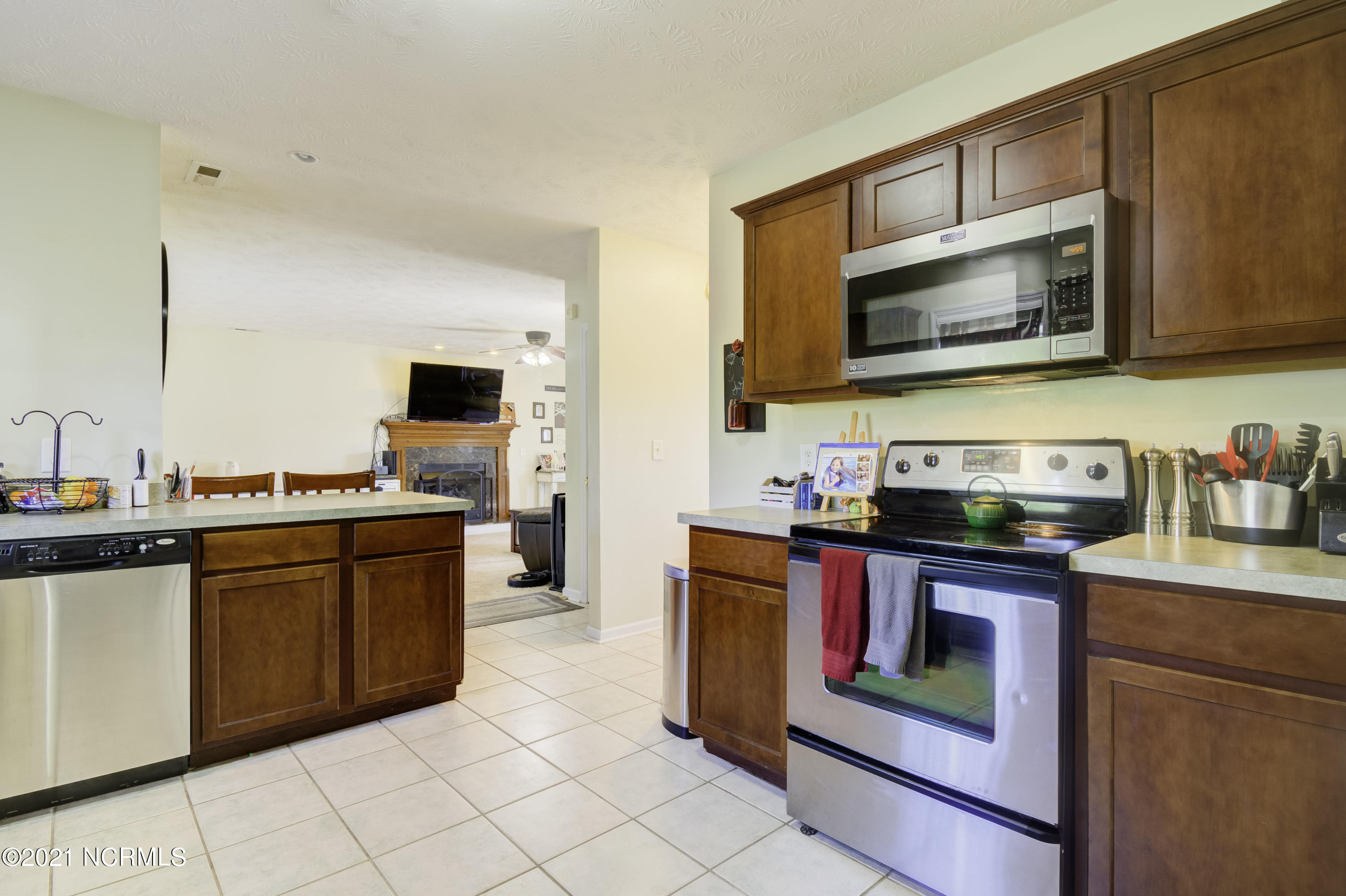232 Rutherford Way Jacksonville, NC 28540 - Photo 7 of 26 Kitchen
