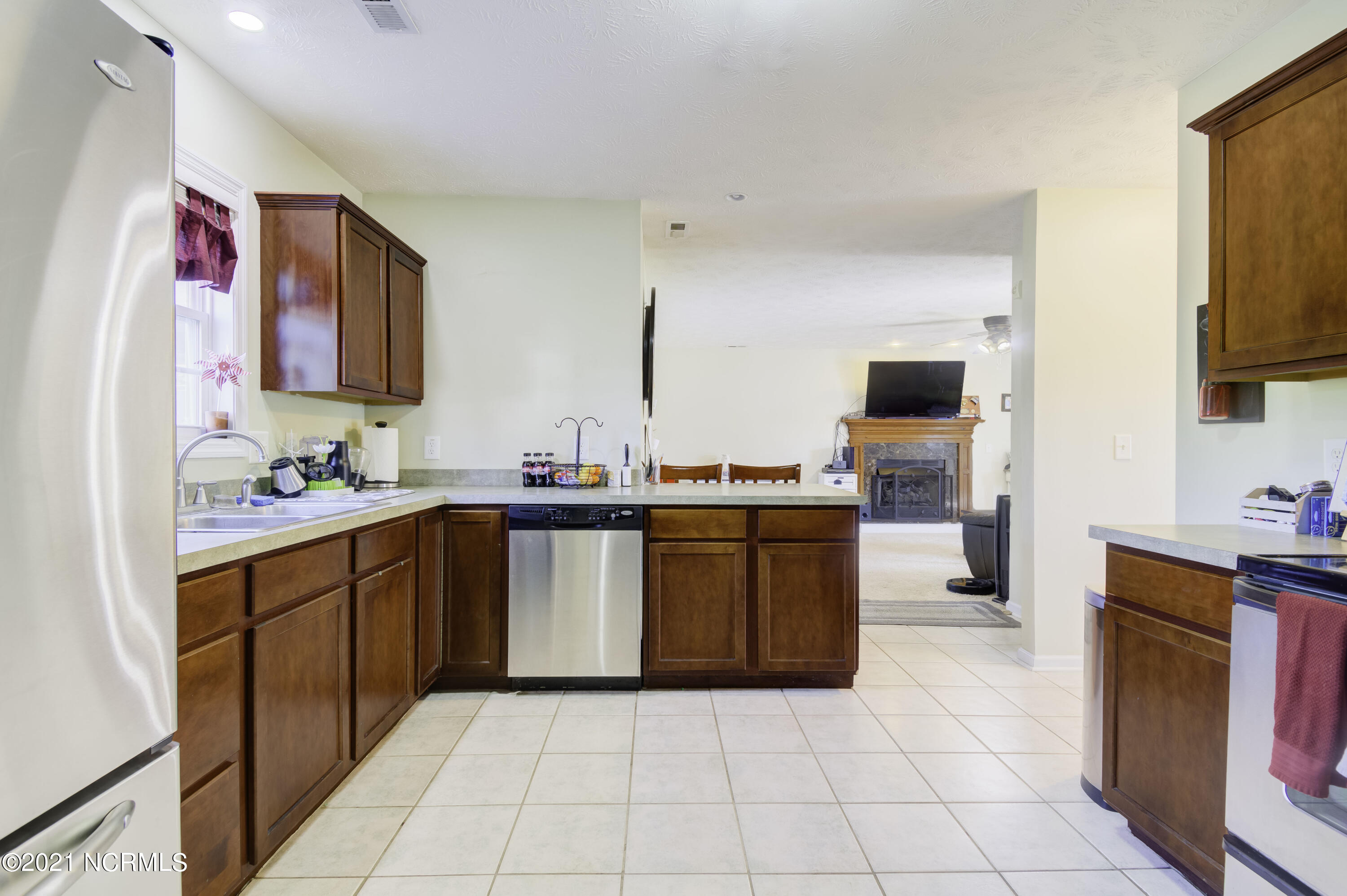 232 Rutherford Way Jacksonville, NC 28540 - Photo 8 of 26 Kitchen