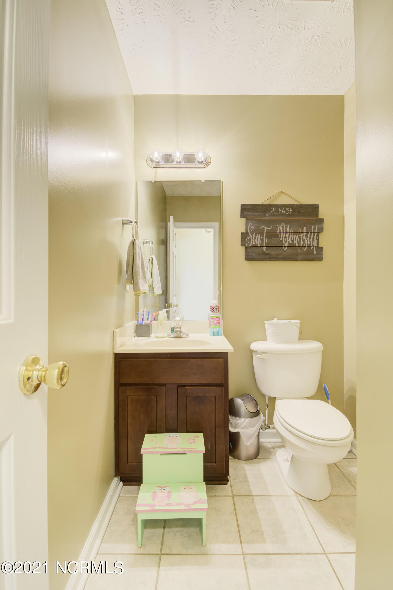 232 Rutherford Way Jacksonville, NC 28540 - Photo 10 of 26 Downstairs half bath