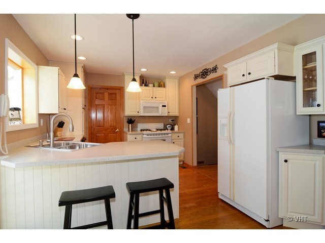 N421 Kimball Road Winfield, IL 60190 - Photo 4 of 16