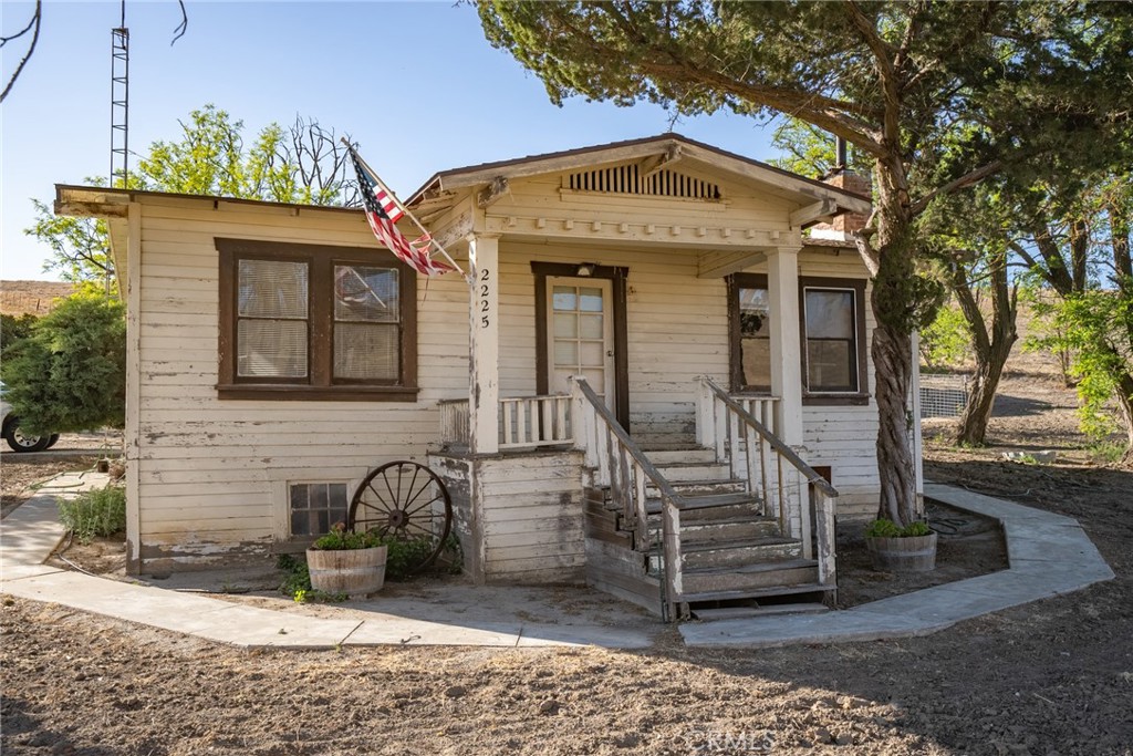 2500 Shandon Shandon, CA 93461 - Photo 23 of 40 a front view of a house with garden