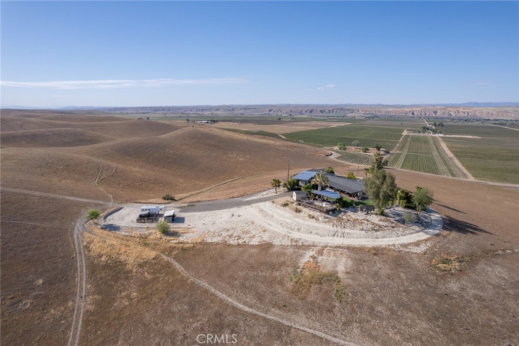2500 Shandon Shandon, CA 93461 - Photo 36 of 40 a view of a lake with a beach