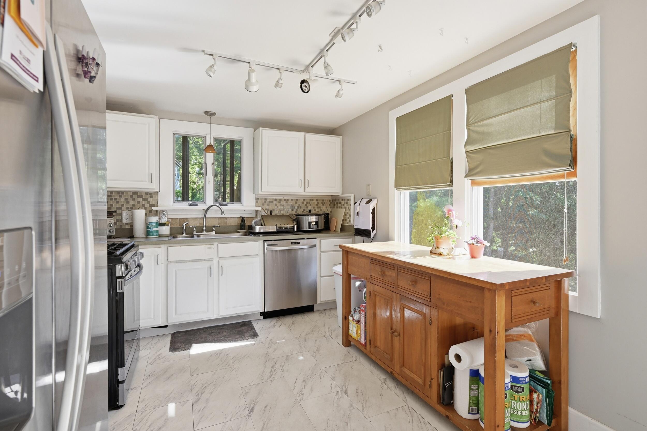 129 Mayfair Road South Dennis, MA 02660 - Photo 15 of 27 25
