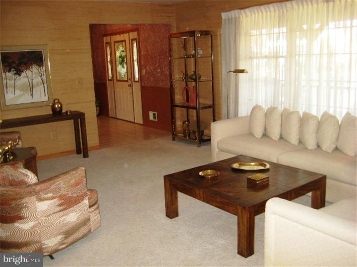 94 Albemarle Road Hamilton, NJ 08690 - Photo 3 of 19 Living Room