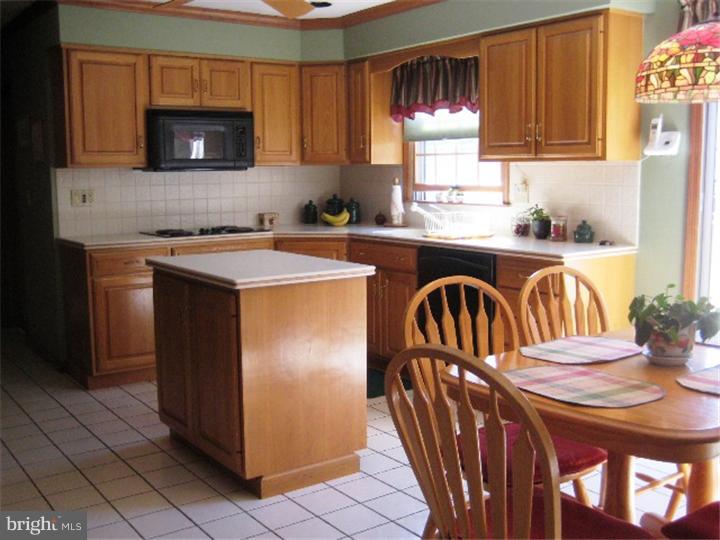 94 Albemarle Road Hamilton, NJ 08690 - Photo 7 of 19 Family Room