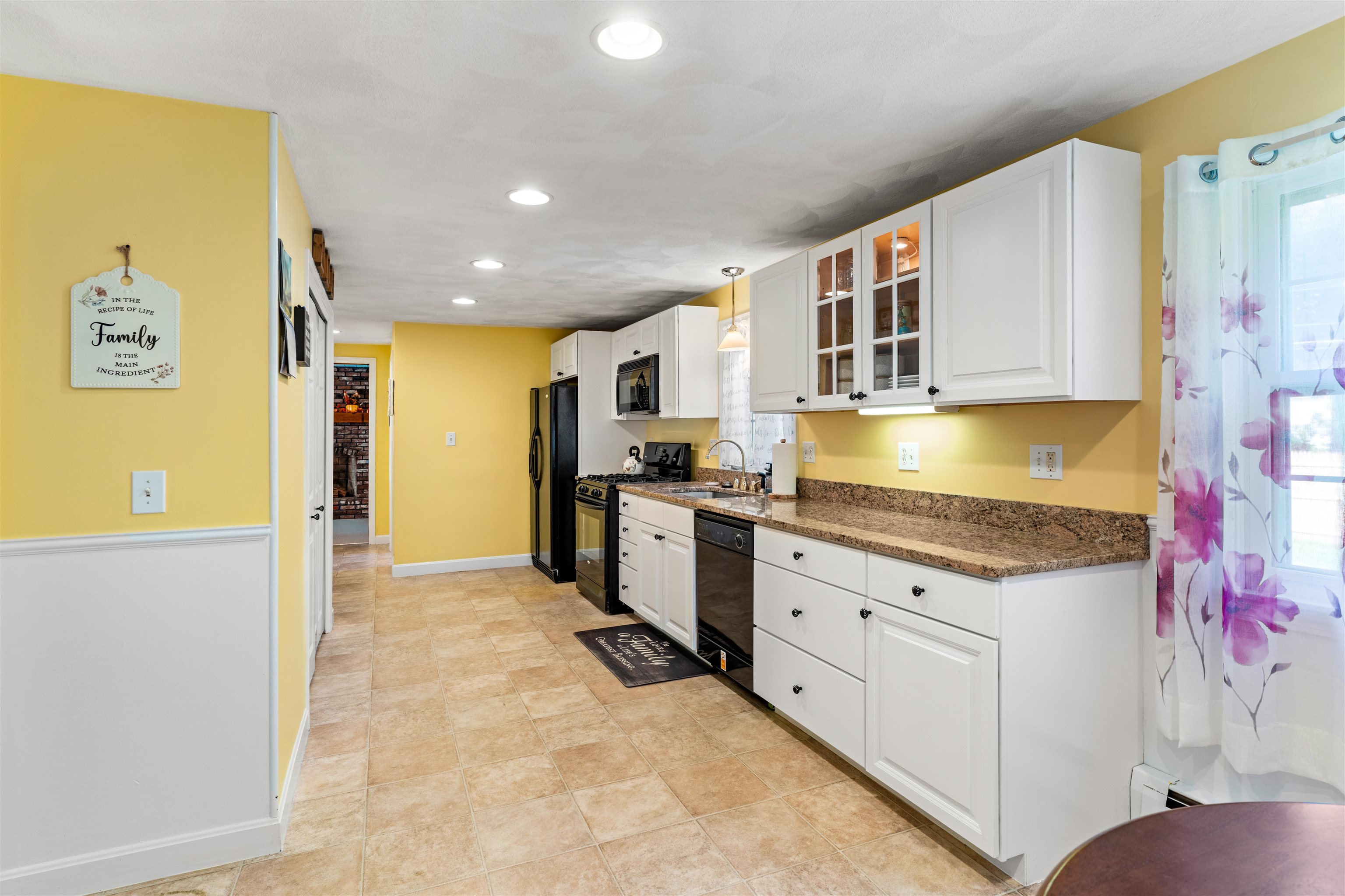 42 Wethersfield Road Nashua, NH 03062 - Photo 21 of 22