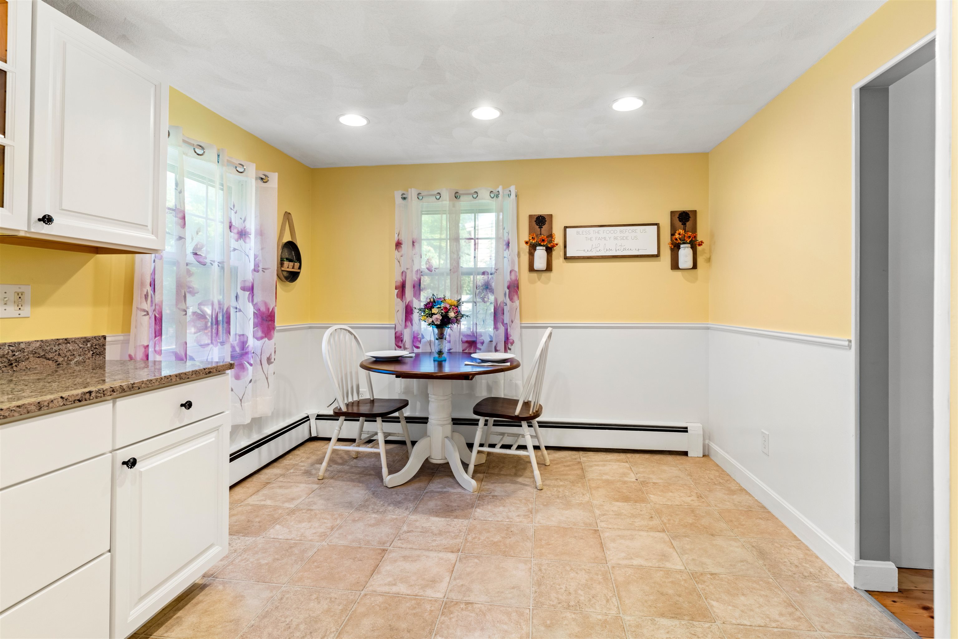 42 Wethersfield Road Nashua, NH 03062 - Photo 3 of 22