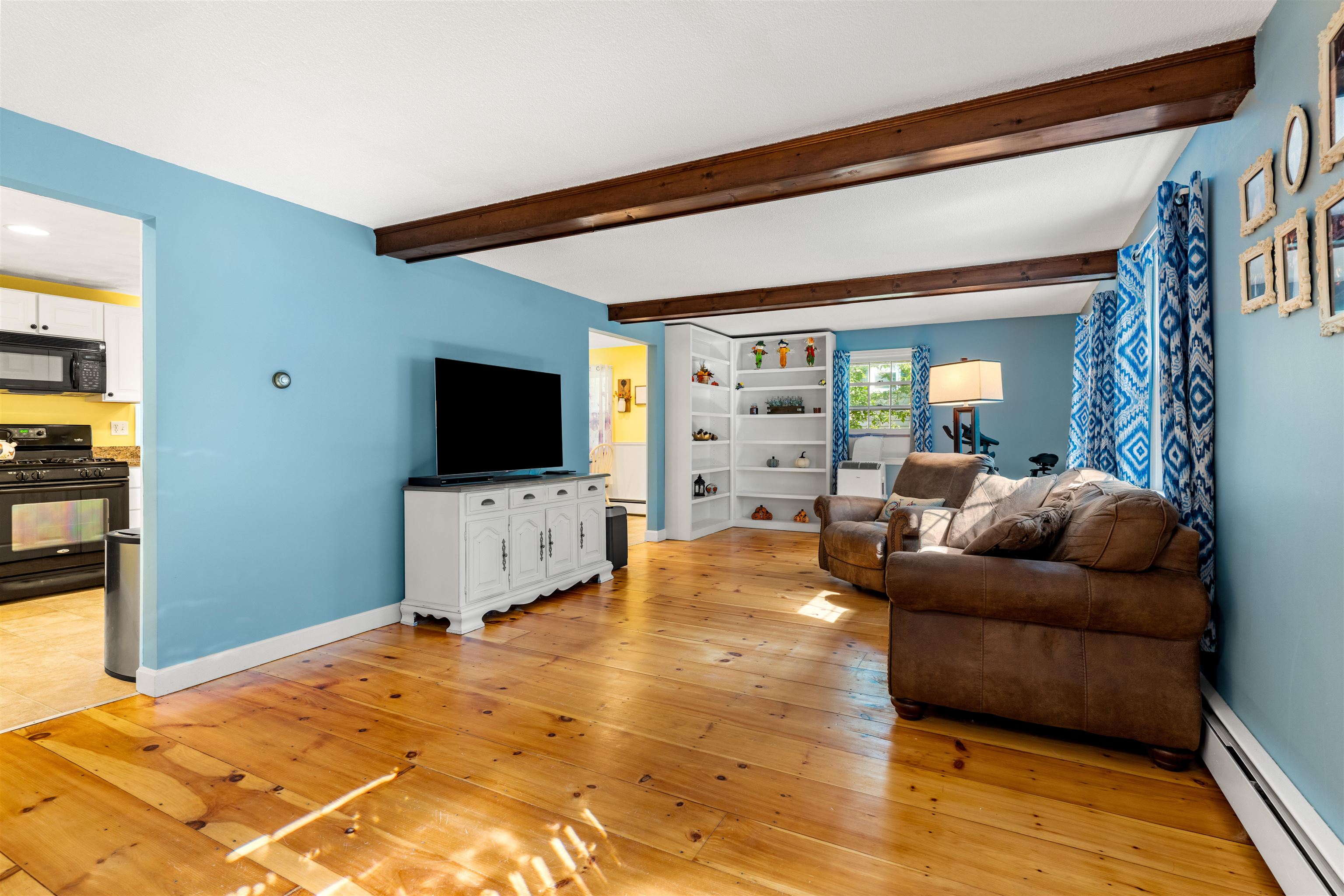 42 Wethersfield Road Nashua, NH 03062 - Photo 4 of 22