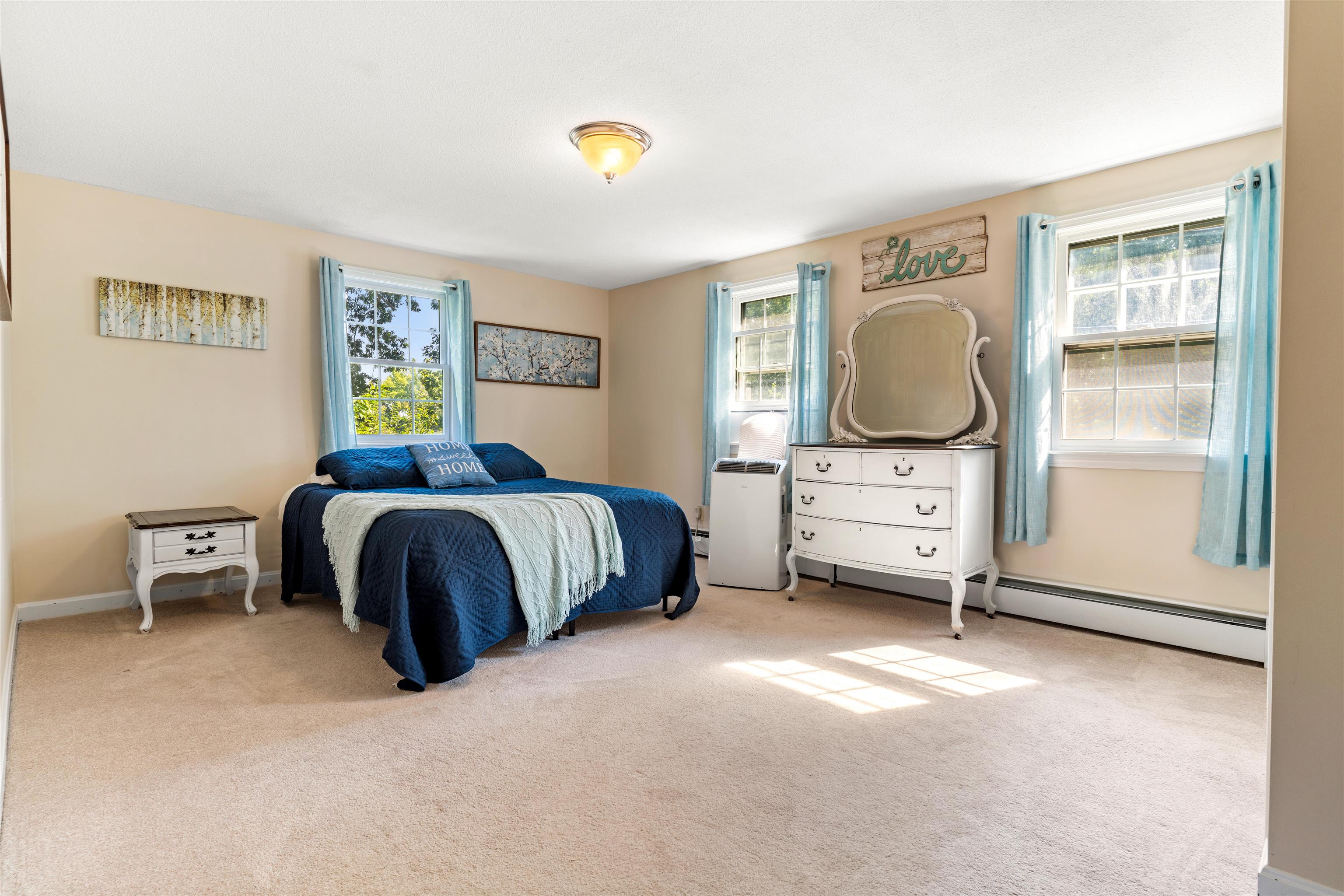 42 Wethersfield Road Nashua, NH 03062 - Photo 9 of 22