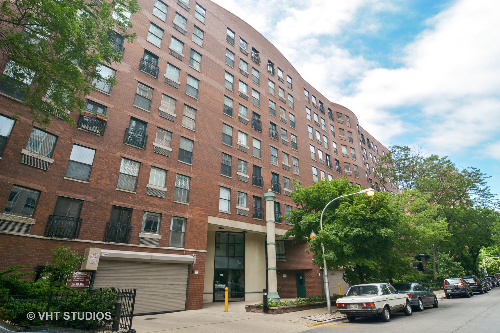 711 West Gordon Terrace, Unit 110 Chicago, IL 60613 - Photo 1 of 15