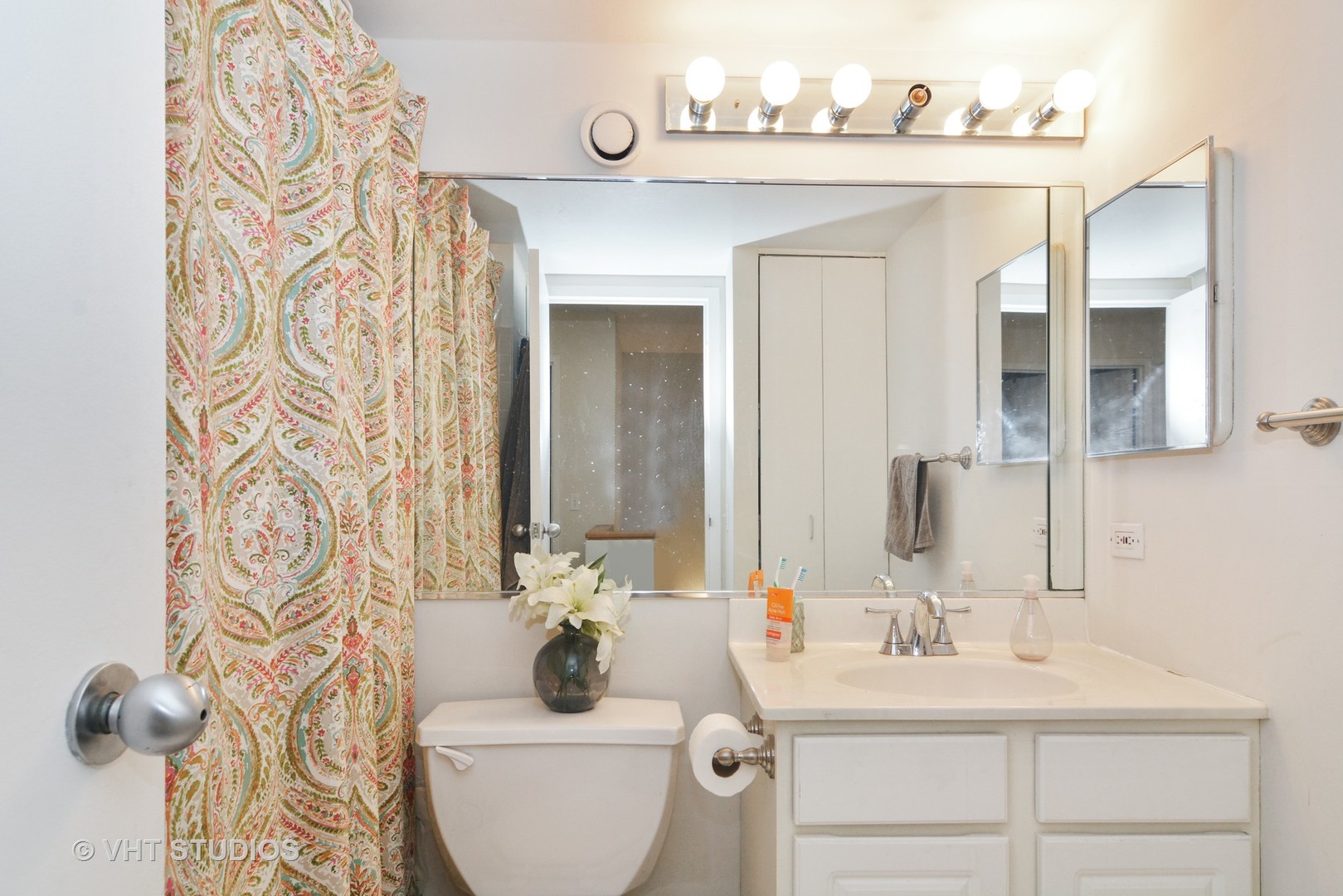 711 West Gordon Terrace, Unit 110 Chicago, IL 60613 - Photo 12 of 15
