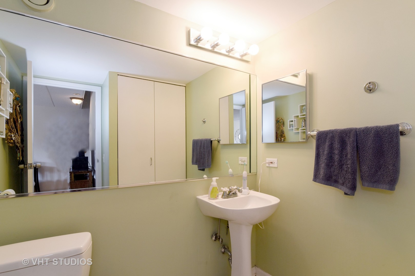 711 West Gordon Terrace, Unit 110 Chicago, IL 60613 - Photo 13 of 15