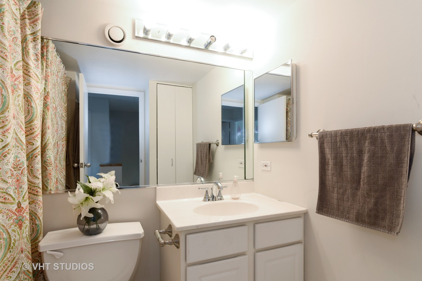 711 West Gordon Terrace, Unit 110 Chicago, IL 60613 - Photo 14 of 15