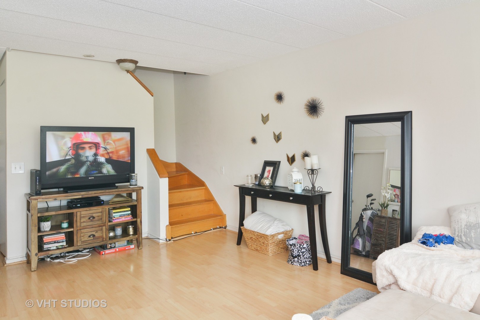 711 West Gordon Terrace, Unit 110 Chicago, IL 60613 - Photo 2 of 15
