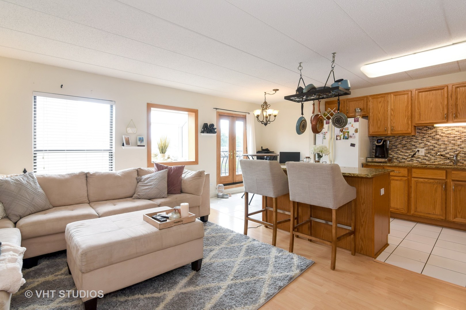 711 West Gordon Terrace, Unit 110 Chicago, IL 60613 - Photo 3 of 15