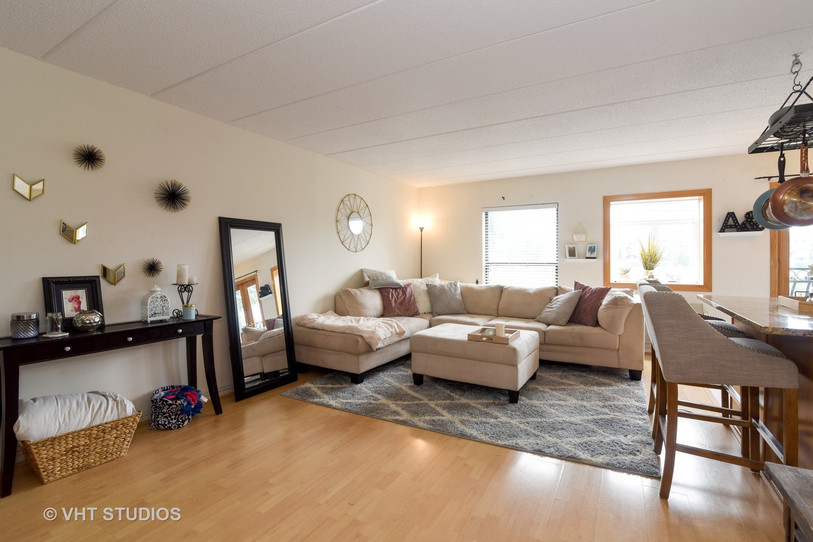 711 West Gordon Terrace, Unit 110 Chicago, IL 60613 - Photo 4 of 15