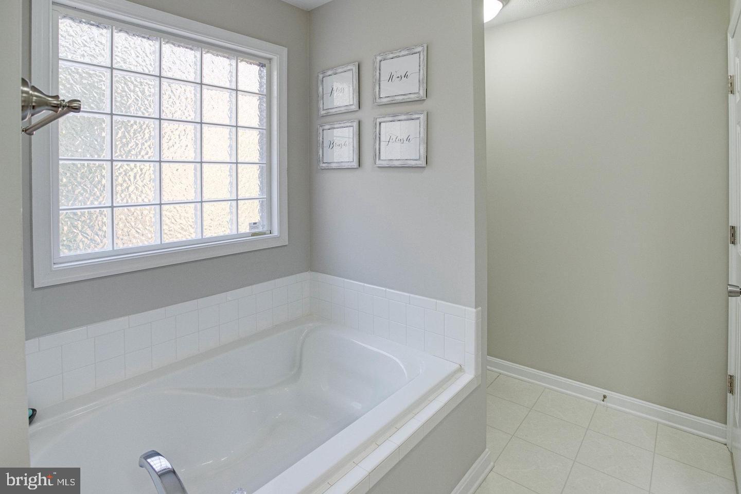 6316 Hams Ford Road Spotsylvania, VA 22551 - Photo 13 of 21 an empty room with a window