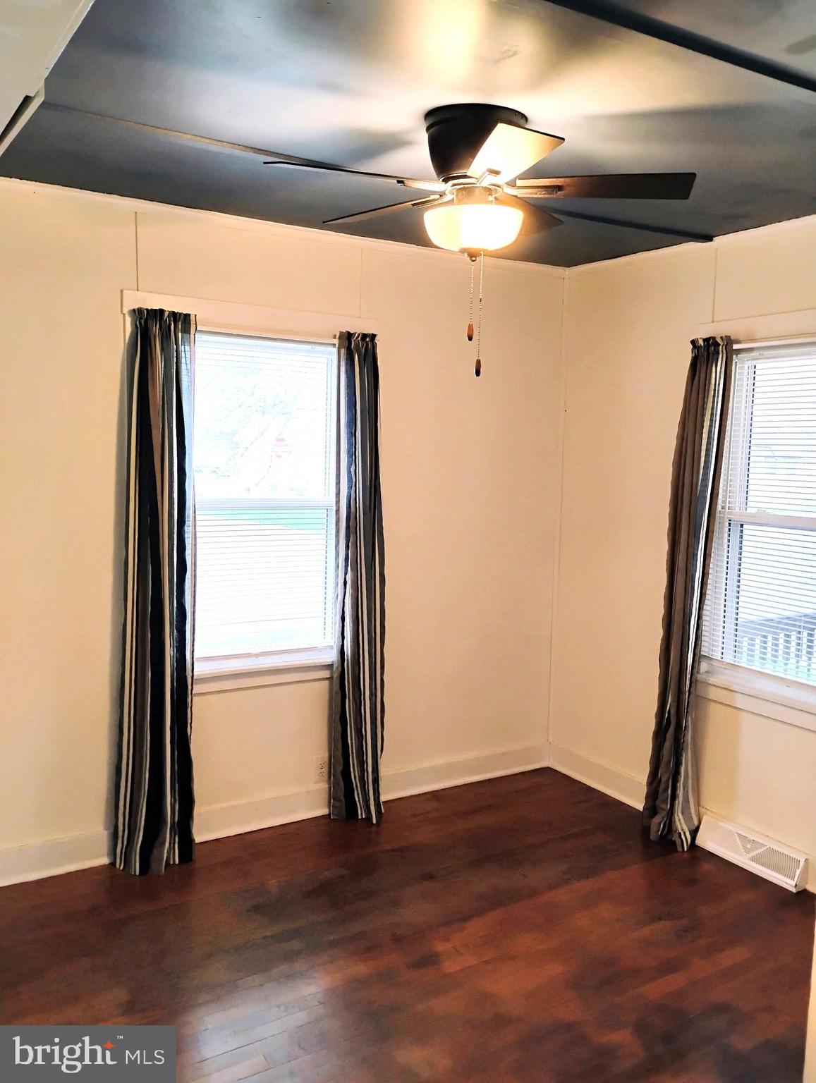 247 E Street Carneys Point, NJ 08069 - Photo 4 of 10