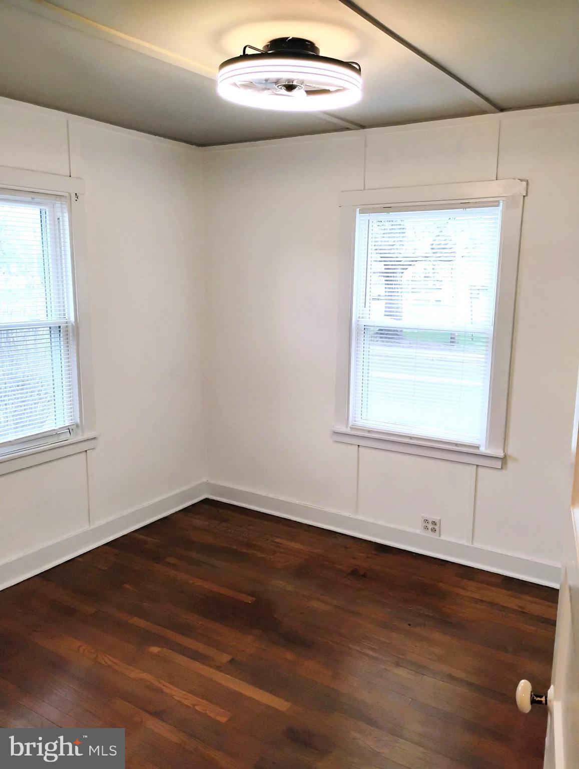 247 E Street Carneys Point, NJ 08069 - Photo 5 of 10