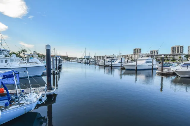 $1,796,000 | 700 Lakeside Circle, North Palm Beach, FL 33408