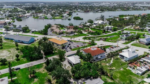 $715,000 | 105 Shore Road, Nokomis, FL 34275