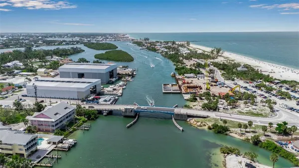 $715,000 | 105 Shore Road, Nokomis, FL 34275