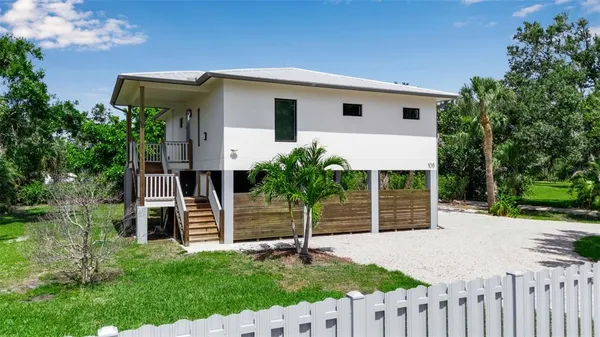 $715,000 | 105 Shore Road, Nokomis, FL 34275