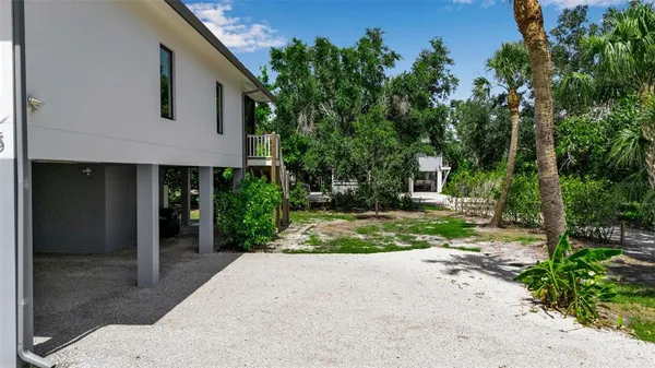 $715,000 | 105 Shore Road, Nokomis, FL 34275
