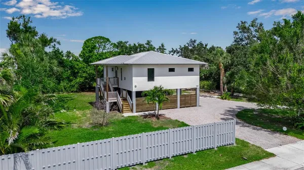 $715,000 | 105 Shore Road, Nokomis, FL 34275