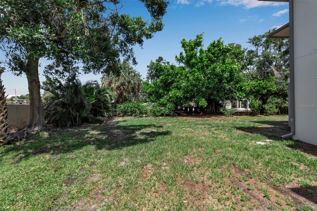 105 Shore Road Nokomis, FL 34275 - Photo 32 of 93