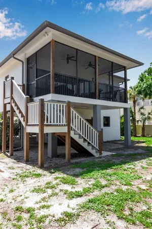 $715,000 | 105 Shore Road, Nokomis, FL 34275