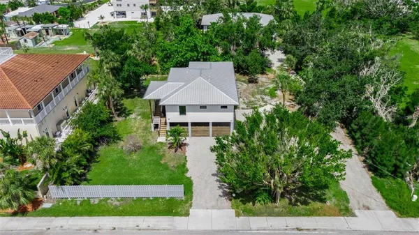 $715,000 | 105 Shore Road, Nokomis, FL 34275