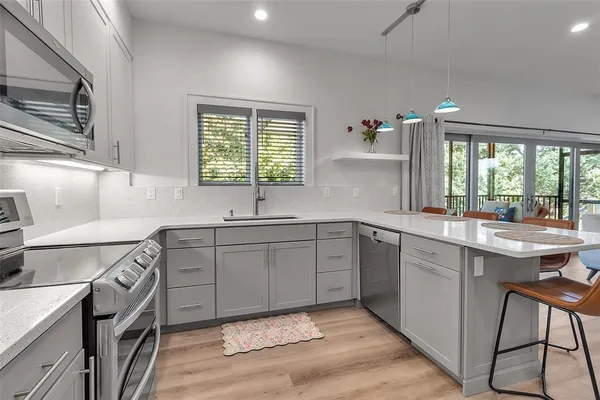 $715,000 | 105 Shore Road, Nokomis, FL 34275