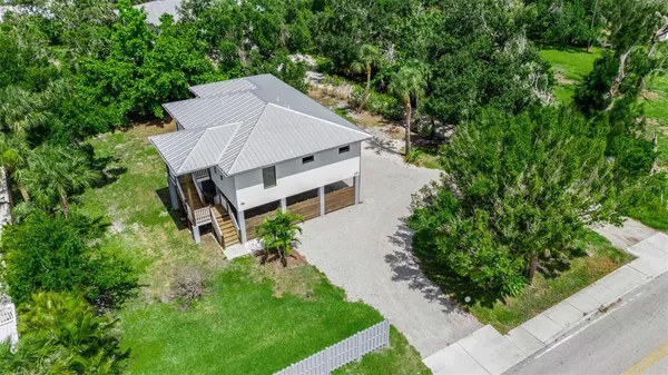 $715,000 | 105 Shore Road, Nokomis, FL 34275