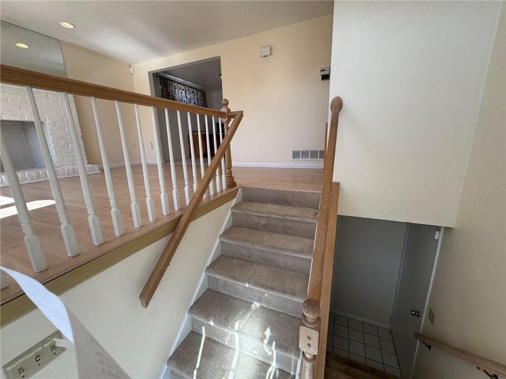 1027 Middle Road Glenshaw, PA 15116 - Photo 3 of 24